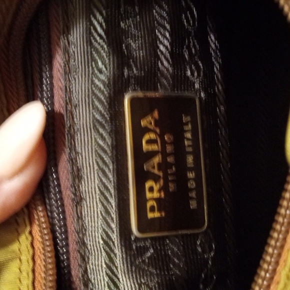 Prada bag nylon material-Call outs wear on handles - Picture 3 of 4